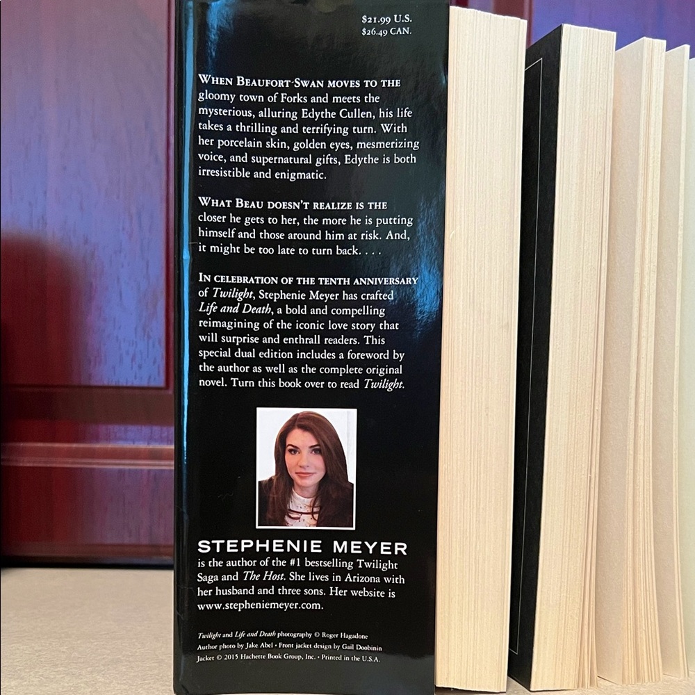 Twilight Special Tenth Anniversary Edition Book - Picture 5 of 6